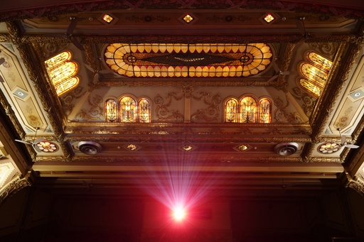 The piano before the screen